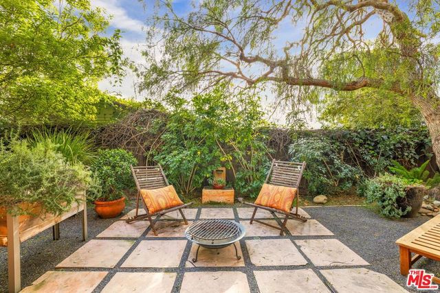 2536 Beverley Avenue, Santa Monica, CA 90405