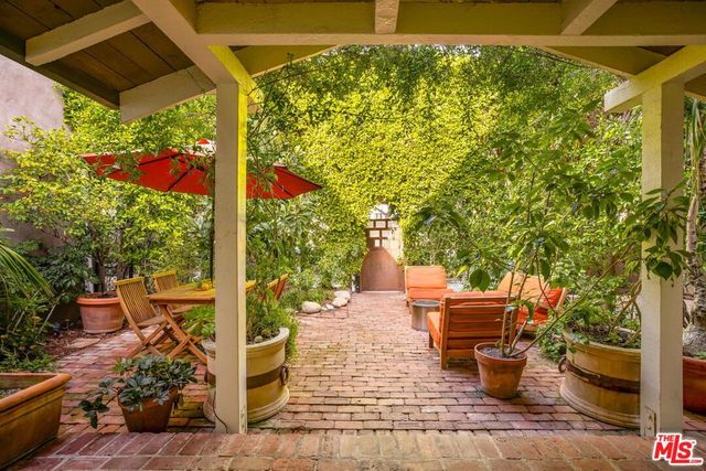 2536 Beverley Avenue, Santa Monica, CA 90405