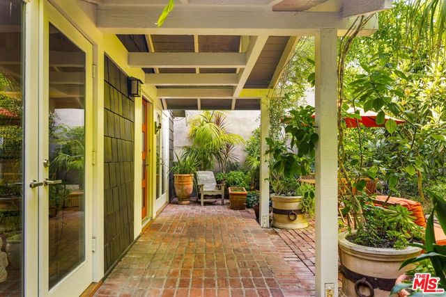 2536 Beverley Avenue, Santa Monica, CA 90405