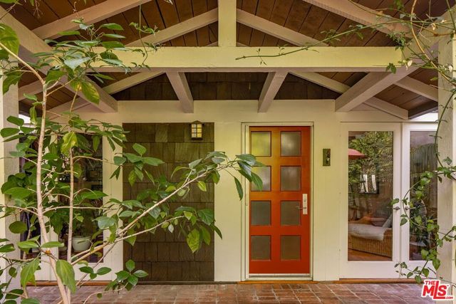 2536 Beverley Avenue, Santa Monica, CA 90405