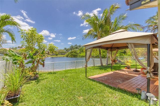 17676 SW 6th Ct, Pembroke Pines, FL 33029