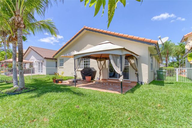 17676 SW 6th Ct, Pembroke Pines, FL 33029