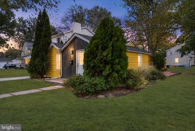 402 SHAVER DR, Florence, NJ 08518