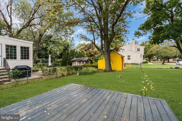 402 SHAVER DR, Florence, NJ 08518