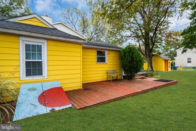 402 SHAVER DR, Florence, NJ 08518