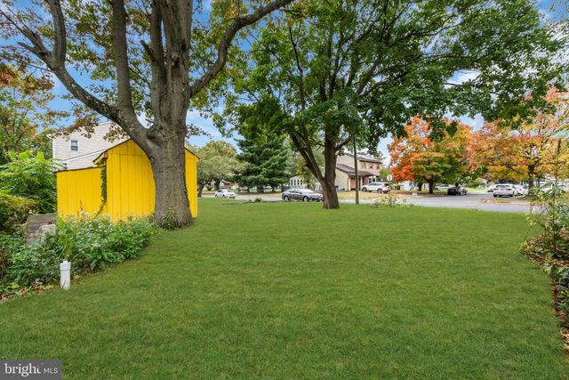 402 SHAVER DR, Florence, NJ 08518