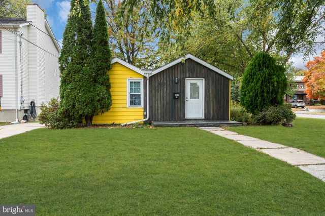 402 SHAVER DR, Florence, NJ 08518