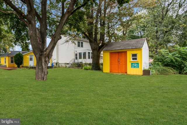 402 SHAVER DR, Florence, NJ 08518