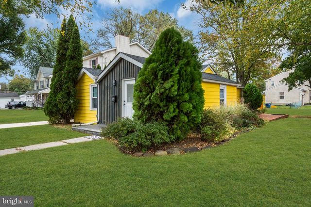402 SHAVER DR, Florence, NJ 08518