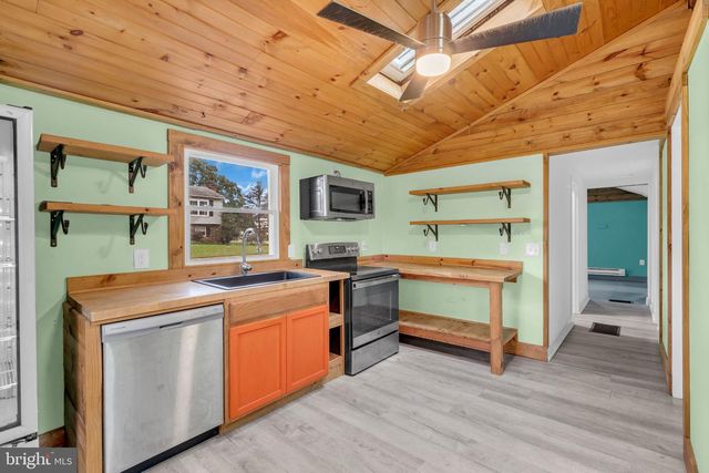 402 SHAVER DR, Florence, NJ 08518