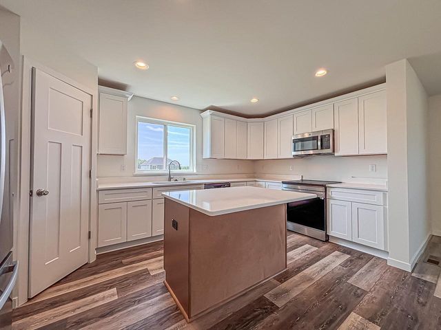 W194N15744 East Gate COURT, Jackson, WI 53037