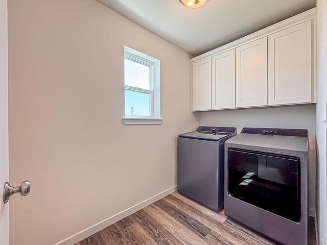 W194N15744 East Gate COURT, Jackson, WI 53037