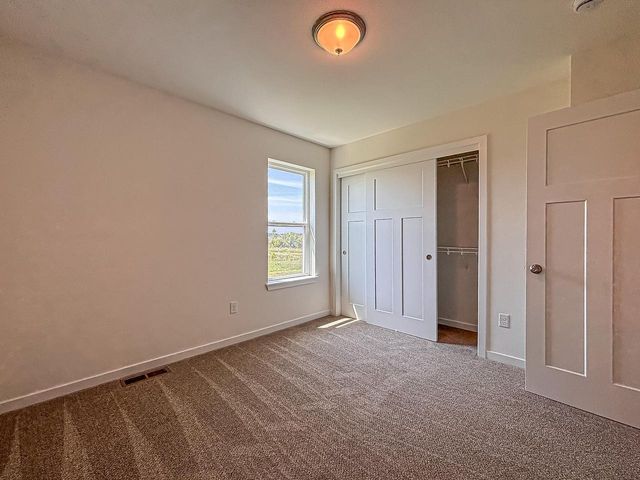 W194N15744 East Gate COURT, Jackson, WI 53037