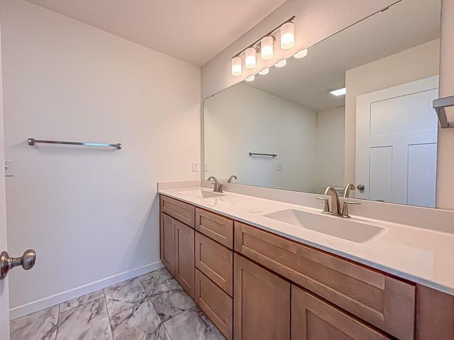 W194N15744 East Gate COURT, Jackson, WI 53037