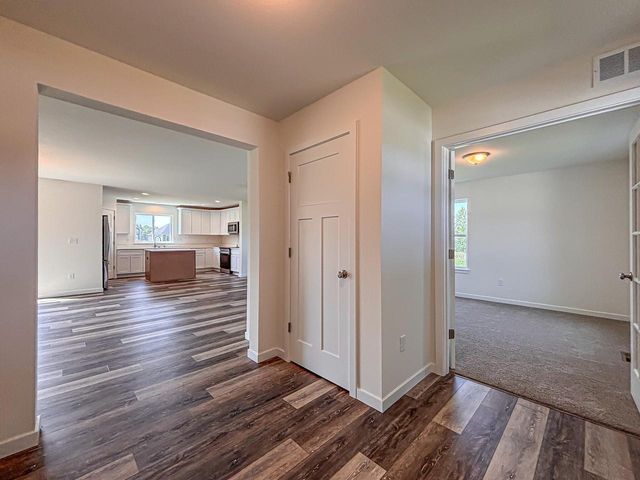 W194N15744 East Gate COURT, Jackson, WI 53037