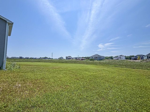 W194N15744 East Gate COURT, Jackson, WI 53037