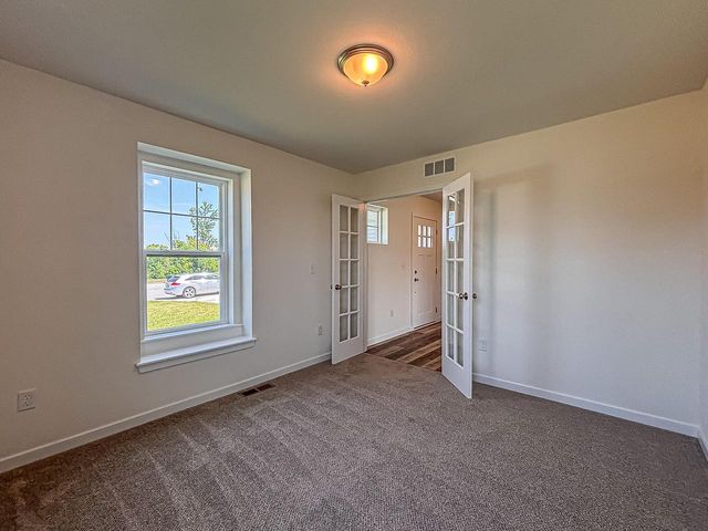 W194N15744 East Gate COURT, Jackson, WI 53037