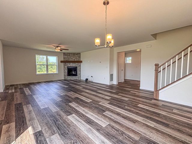 W194N15744 East Gate COURT, Jackson, WI 53037