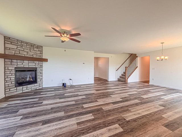 W194N15744 East Gate COURT, Jackson, WI 53037
