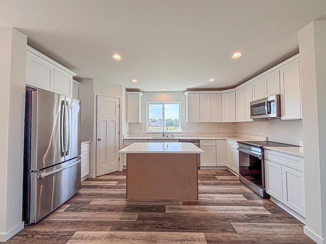 W194N15744 East Gate COURT, Jackson, WI 53037