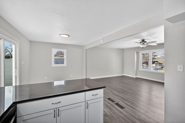 5621 SE 8th Street, Des Moines, IA 50315