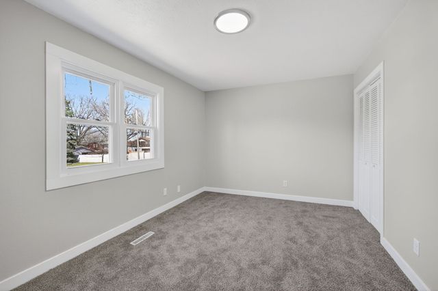 5621 SE 8th Street, Des Moines, IA 50315