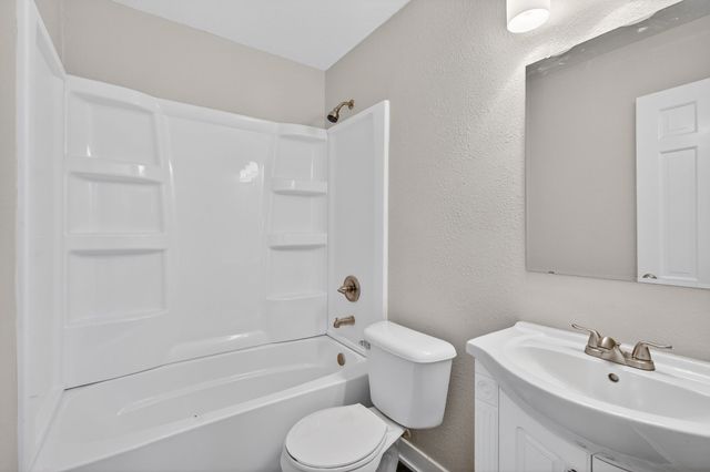 5621 SE 8th Street, Des Moines, IA 50315