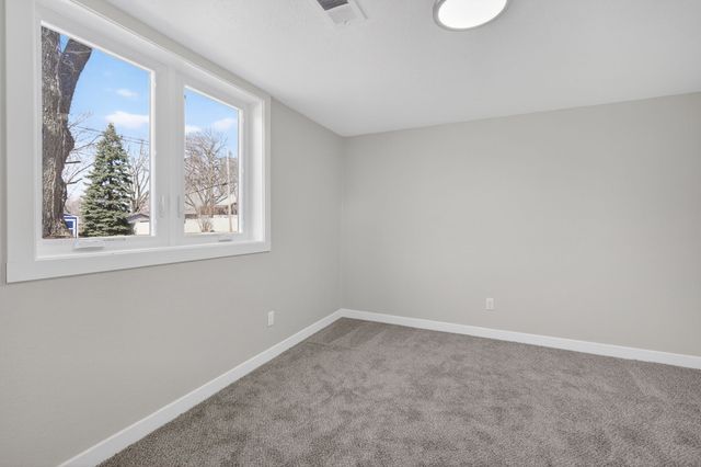 5621 SE 8th Street, Des Moines, IA 50315