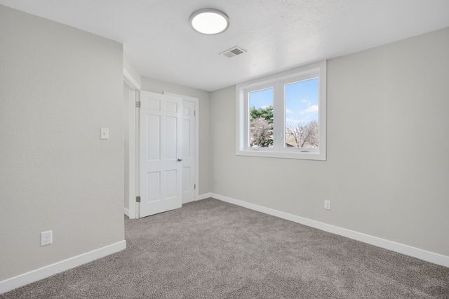 5621 SE 8th Street, Des Moines, IA 50315