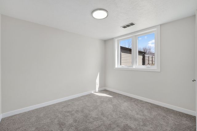 5621 SE 8th Street, Des Moines, IA 50315