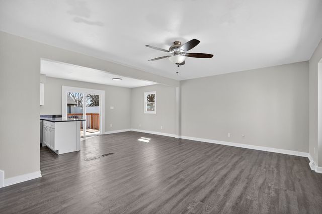 5621 SE 8th Street, Des Moines, IA 50315