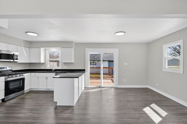 5621 SE 8th Street, Des Moines, IA 50315