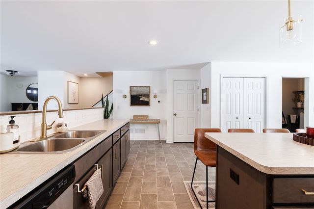 16 Parkglen Drive, Henrietta, NY 14467