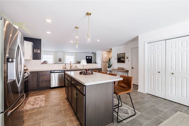 16 Parkglen Drive, Henrietta, NY 14467