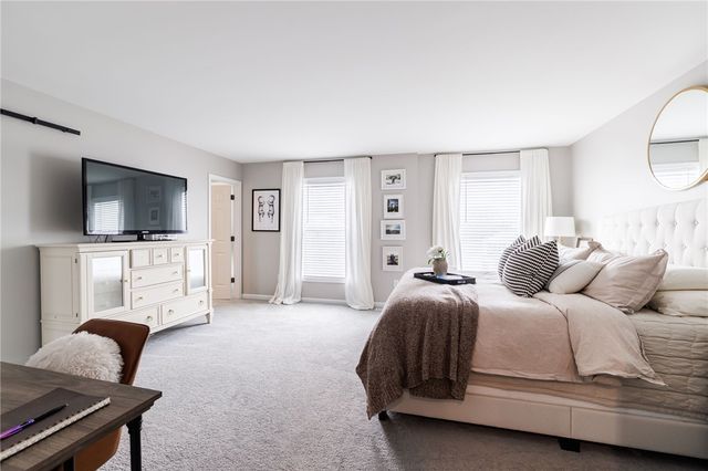 16 Parkglen Drive, Henrietta, NY 14467