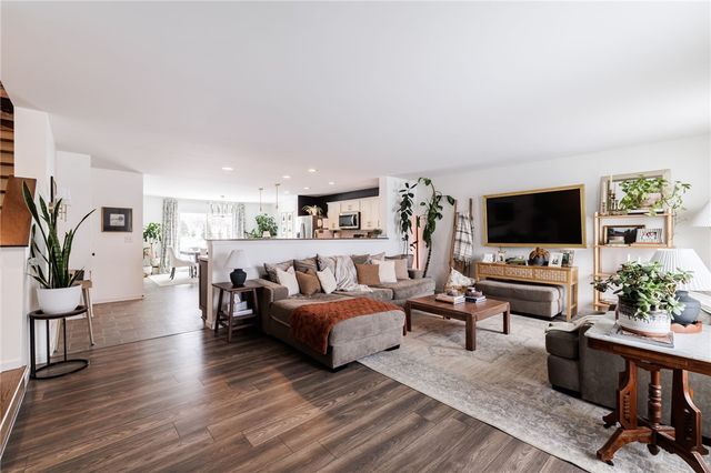 16 Parkglen Drive, Henrietta, NY 14467