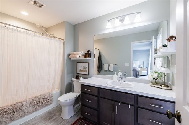 16 Parkglen Drive, Henrietta, NY 14467