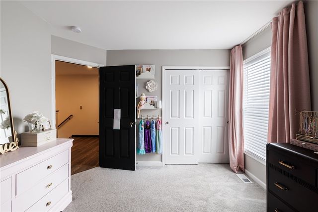 16 Parkglen Drive, Henrietta, NY 14467