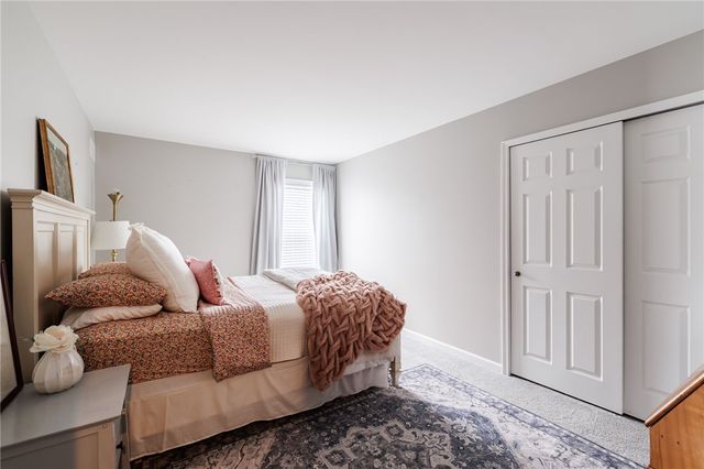 16 Parkglen Drive, Henrietta, NY 14467