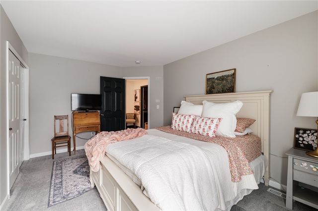 16 Parkglen Drive, Henrietta, NY 14467