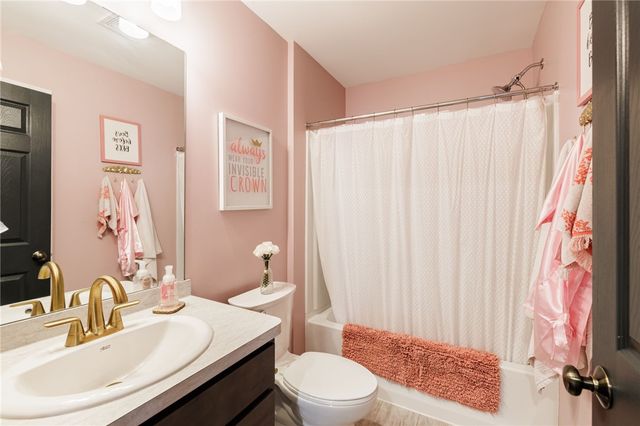 16 Parkglen Drive, Henrietta, NY 14467