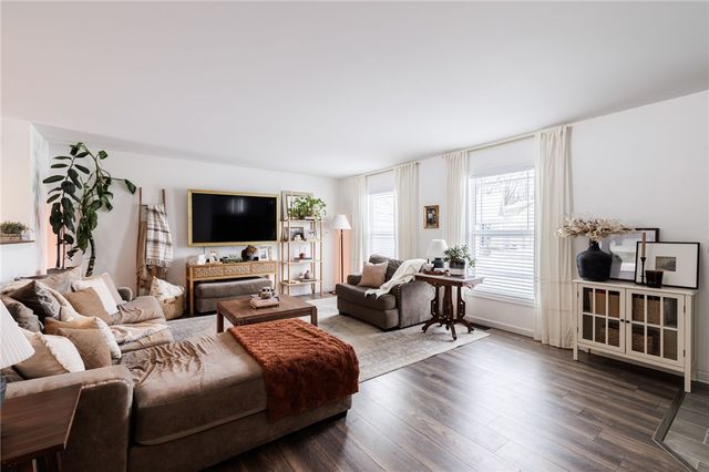 16 Parkglen Drive, Henrietta, NY 14467