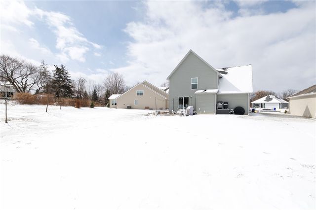 16 Parkglen Drive, Henrietta, NY 14467