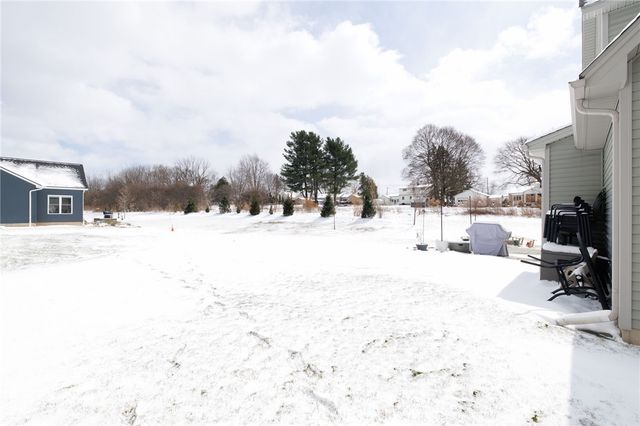 16 Parkglen Drive, Henrietta, NY 14467