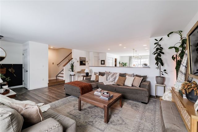 16 Parkglen Drive, Henrietta, NY 14467