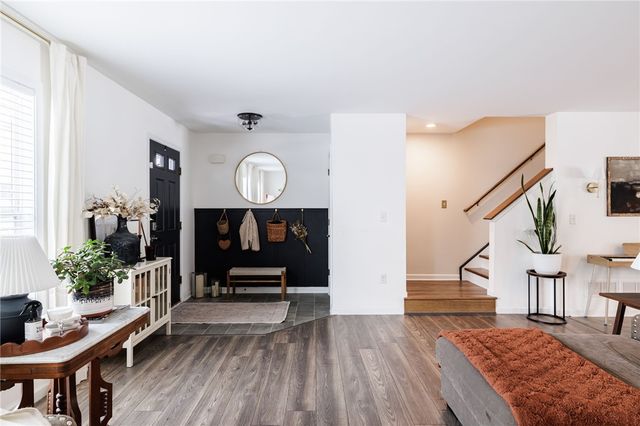 16 Parkglen Drive, Henrietta, NY 14467