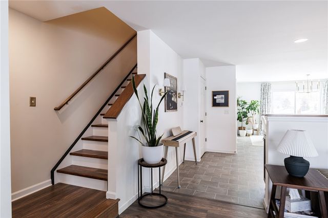 16 Parkglen Drive, Henrietta, NY 14467