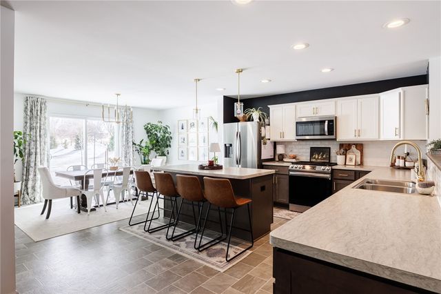 16 Parkglen Drive, Henrietta, NY 14467