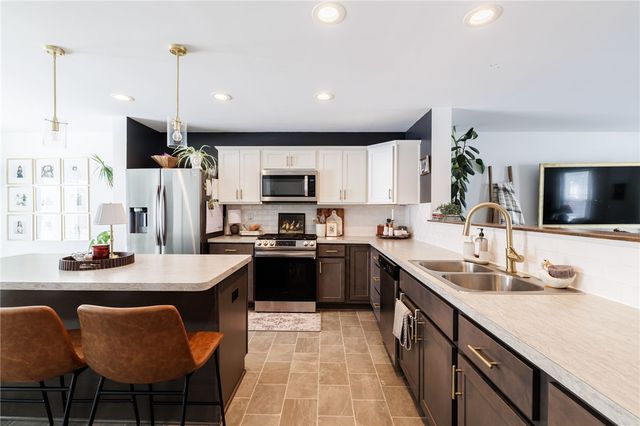 16 Parkglen Drive, Henrietta, NY 14467