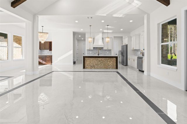 3035 Coast Dr, Dayton, TX 77535